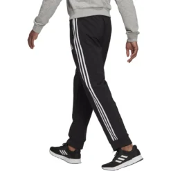 Adidas AEROREADY Essentials Tapered Cuff Woven 3-Streifen Hose Herren 8 Adidas AEROREADY Essentials Tapered Cuff Woven 3-Streifen Hose Herren -Sport 2000 Geschaft adidas 4071198571 gk8980 model2