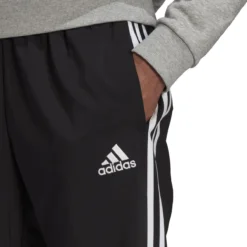 Adidas AEROREADY Essentials Tapered Cuff Woven 3-Streifen Hose Herren 9 Adidas AEROREADY Essentials Tapered Cuff Woven 3-Streifen Hose Herren -Sport 2000 Geschaft adidas 4071198571 gk8980 model3