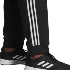 Adidas AEROREADY Essentials Tapered Cuff Woven 3-Streifen Hose Herren 10 Adidas AEROREADY Essentials Tapered Cuff Woven 3-Streifen Hose Herren -Sport 2000 Geschaft adidas 4071198571 gk8980 model4