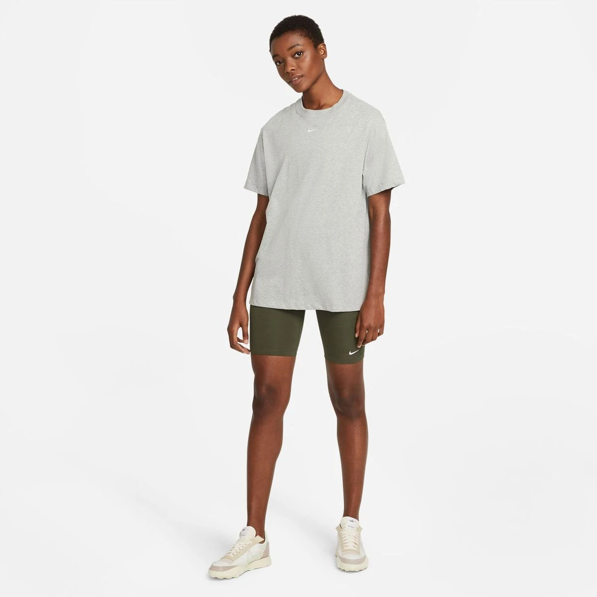 Nike Sportswear Essential Boyfriend Damen T-Shirt 5 Nike Sportswear Essential Boyfriend Damen T-Shirt – Bild 5