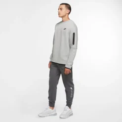 Nike Sportswear Tech Crew Herren Sweatshirt -Sport 2000 Geschaft nike cu4505 063 model4