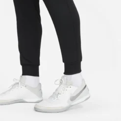 Nike F.C. Herren Trainingsanzug -Sport 2000 Geschaft nike dc9065 010 model7