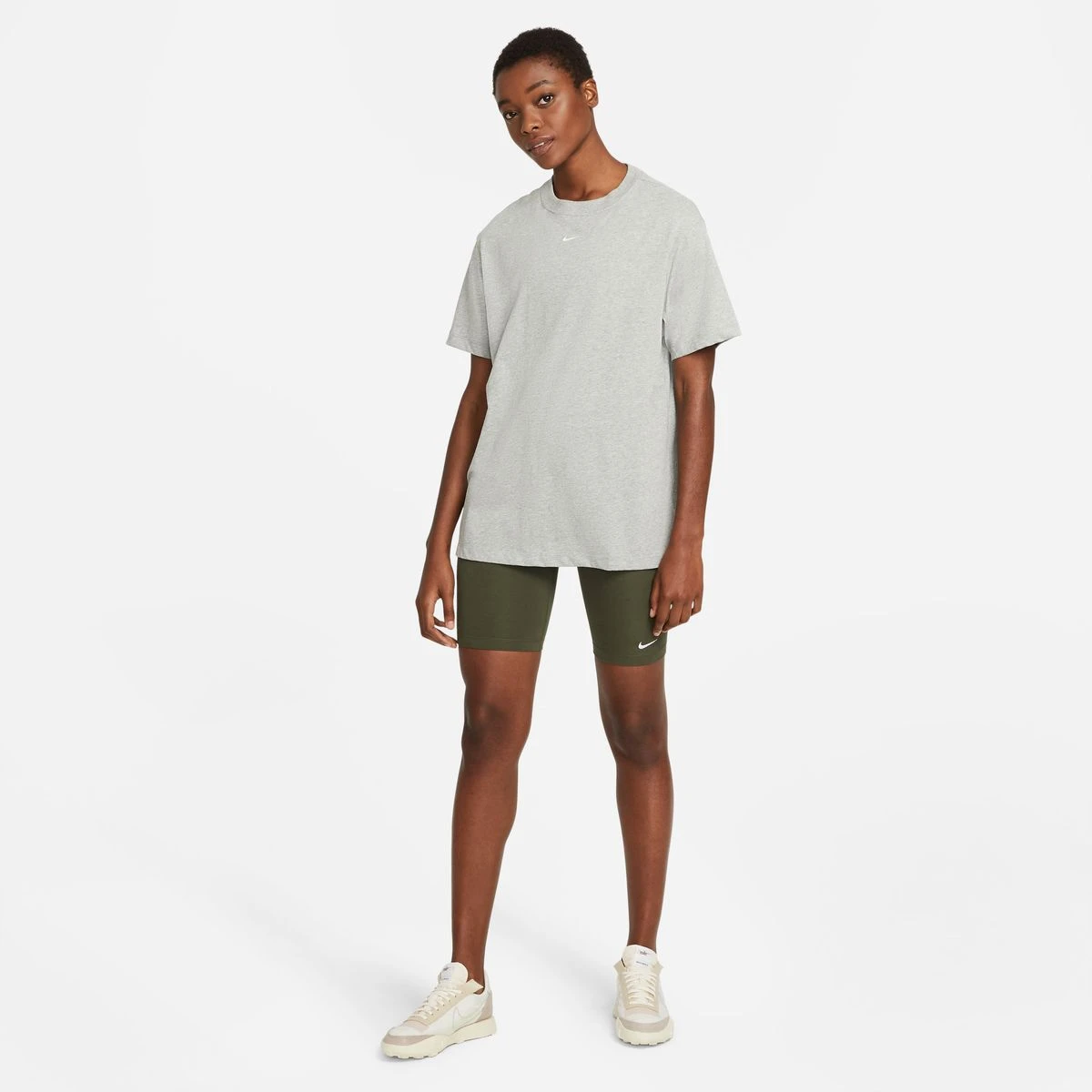 Nike Sportswear Essential Boyfriend Damen T-Shirt 6 Nike Sportswear Essential Boyfriend Damen T-Shirt – Bild 6